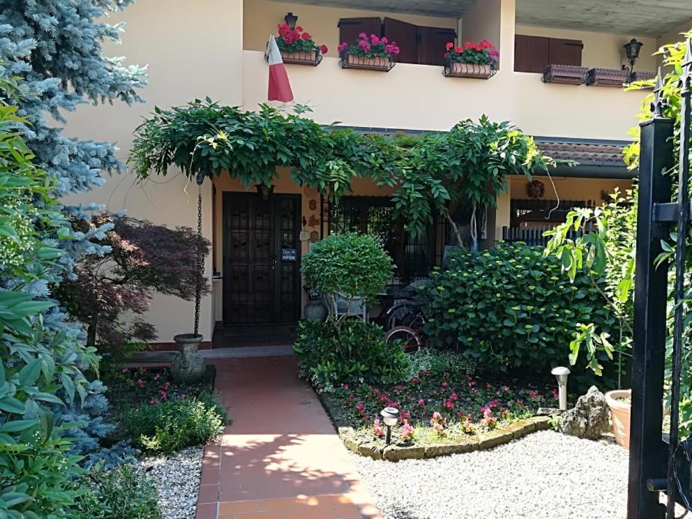 B&B L'Isola Di Casa Brembate Luaran gambar